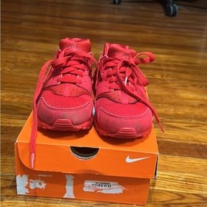 Red Grade School Nike Huaraches